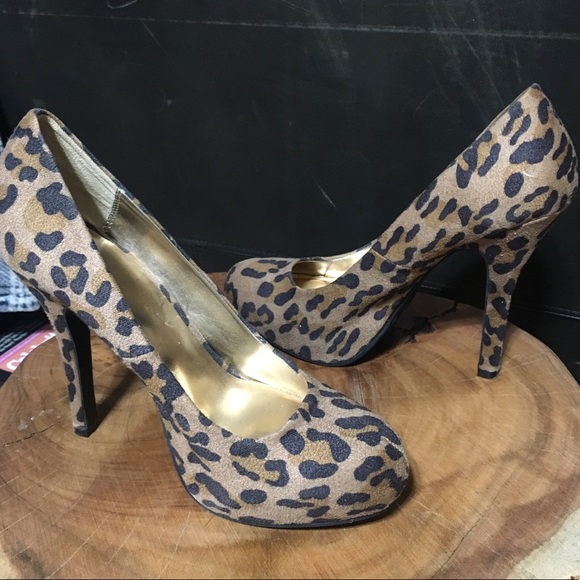 Leopard Print Round Toe Platform Heels - Picture 3 of 5